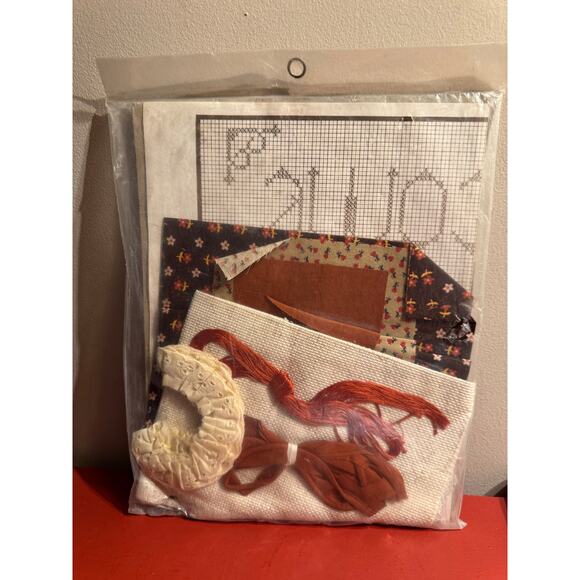 Counted Cross Stitch Calico Welcome Pillow Back Message 2403 1980 New Sealed - Picture 4 of 4